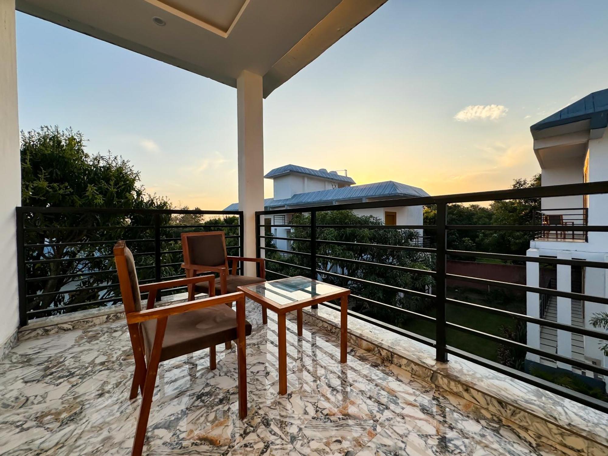 The White Oak Corbett Spa & Resort Rāmnagar Exteriör bild